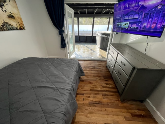 Photo - 740 Jenkins St