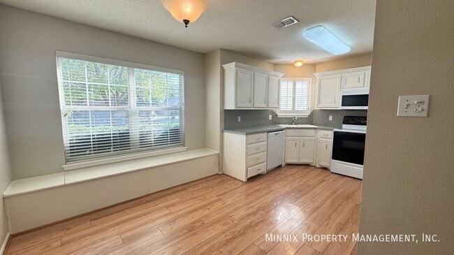 Photo - 2820 86th St