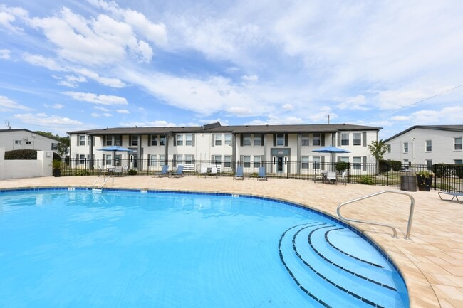 Swimming Pool with Sundeck