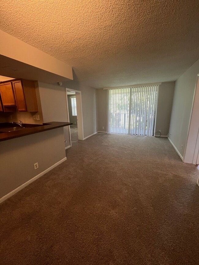 Photo - TWO BEDROOM TWO BATHROOM WITH LAKE VIEW!! Unidad 33