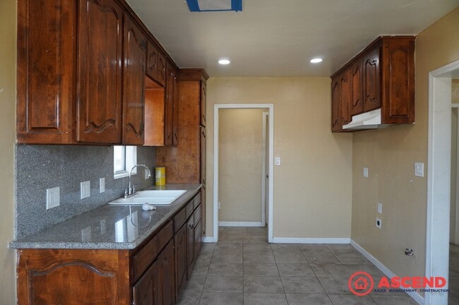 Photo - Charming 2 Bed / 1 Bath in 93305 – Pet-Friendly with Pest Control Included!