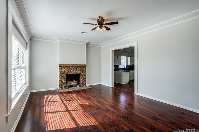 Photo - 2739 SE Loop 410