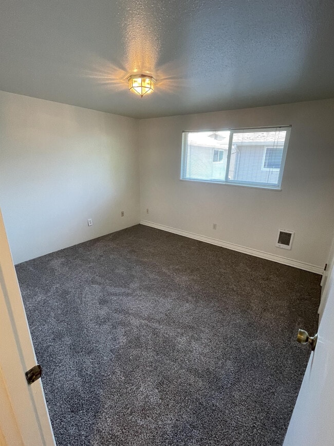 Photo - 130 NE Conifer Blvd