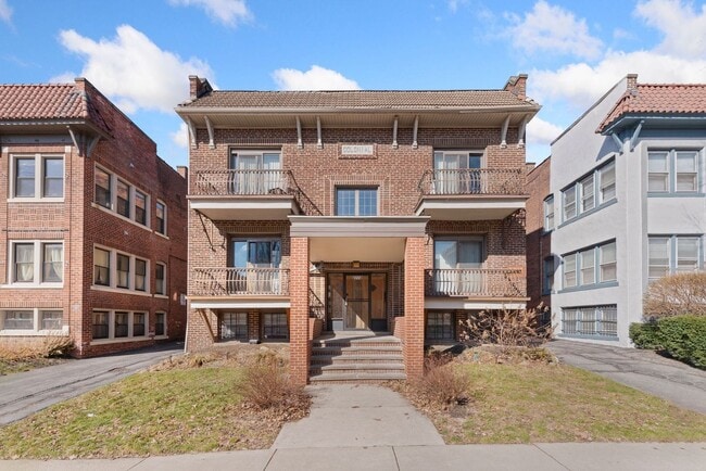 Building Photo - 2773 Hampshire-Unit 4 Unit 4