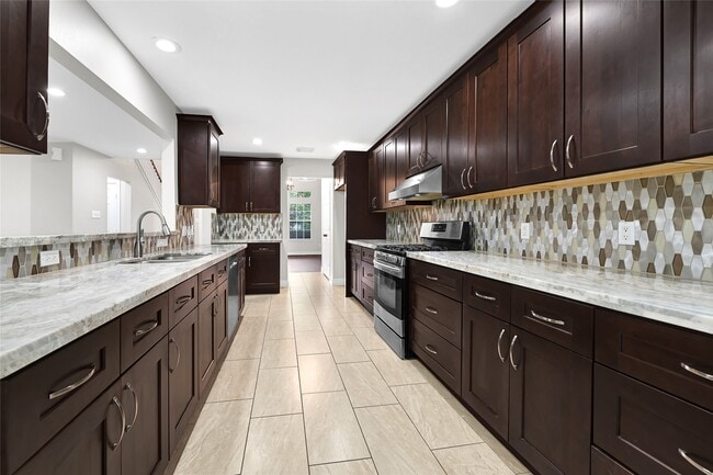 5914 Shadow Creek Ct