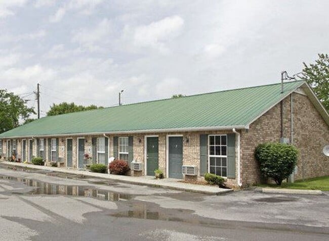 Building Photo - 1BR 1BA Ground Level Apt., Free Water! - *No pets* Unit C-23