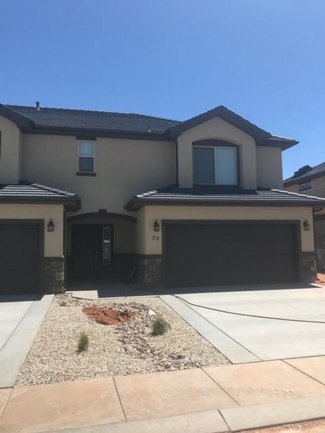 Building Photo - 3 Bedroom Townhome in Santa Clara