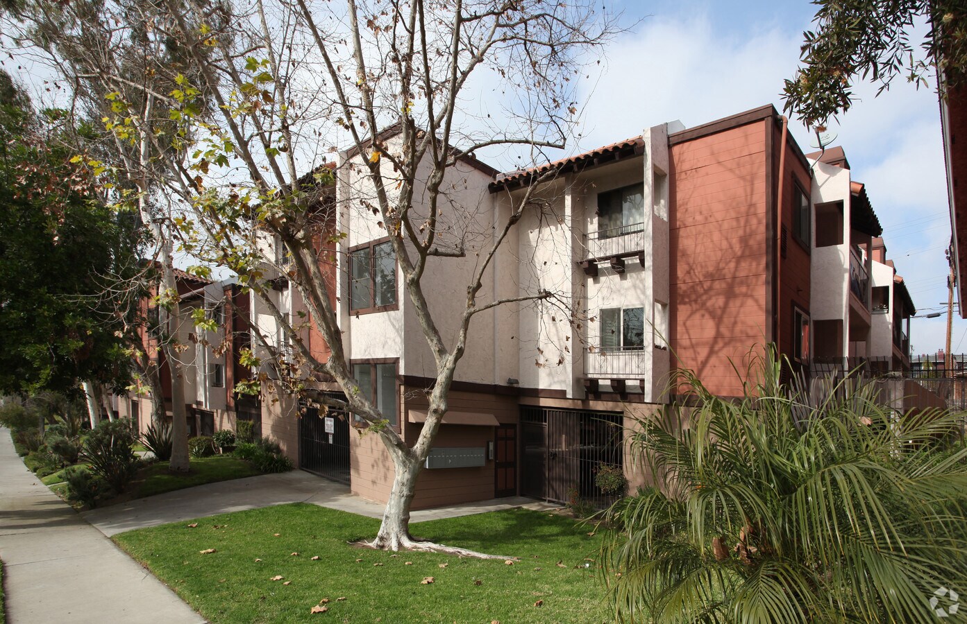 Photo - 2940-2960 Broadway