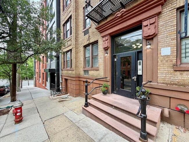 Building Photo - 108 Waldo Ave Unit 2A