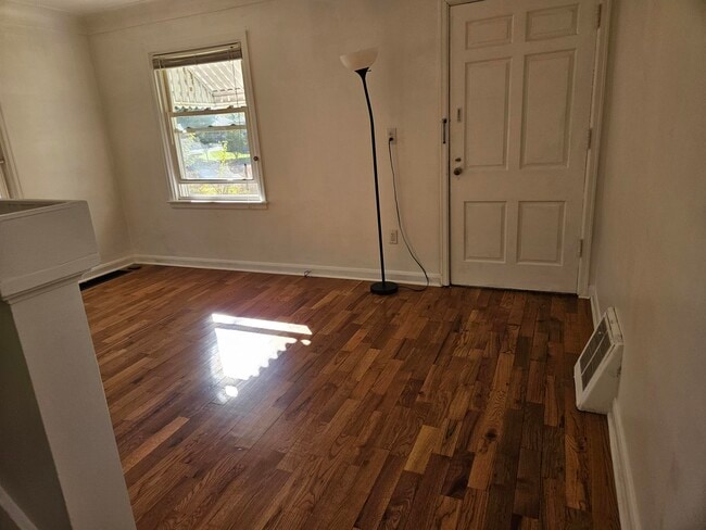 Photo - 702 Leland Ct