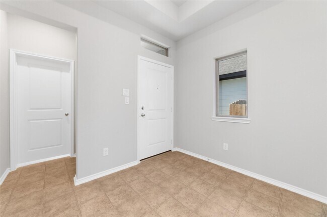 Photo - 8807 Oak Ivy Ln