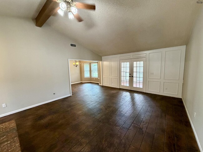 Photo - 4410 York St