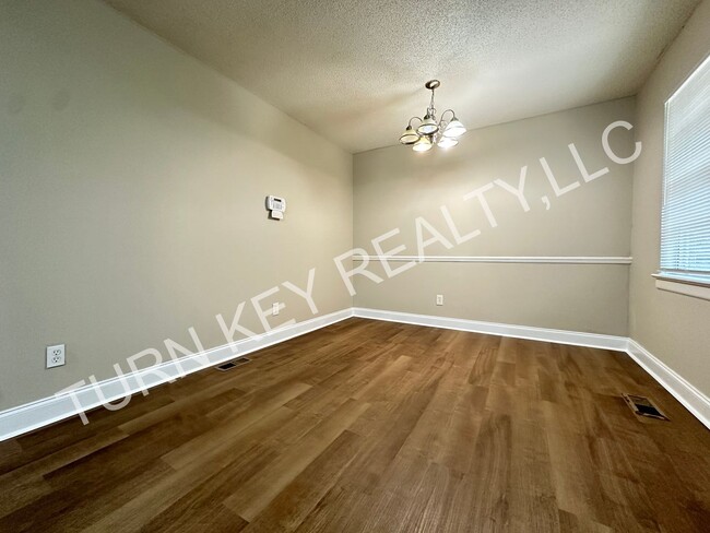 Photo - 1608 Azalea Dr