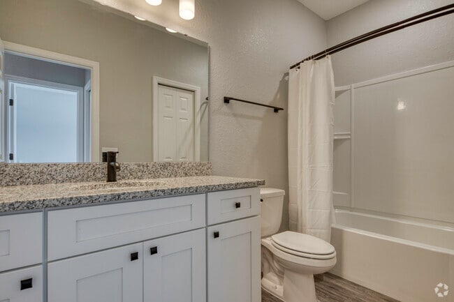 2BR, 2.5BA - 1425SF - 2401 NW 21st St Winter Haven, FL