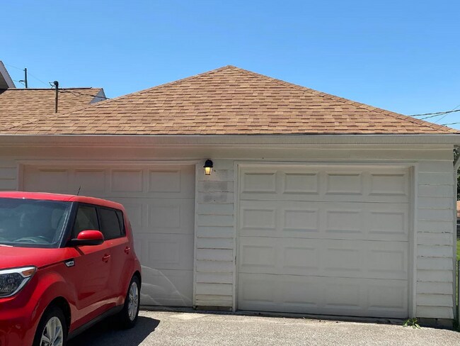 Photo - 3 BR 2 Bath House - 5 minutes from IU Bloomington! FALL 2027