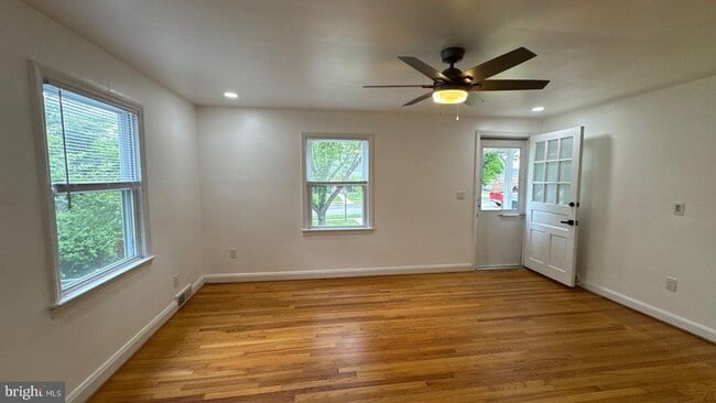 Building Photo - 436 Westshire Dr