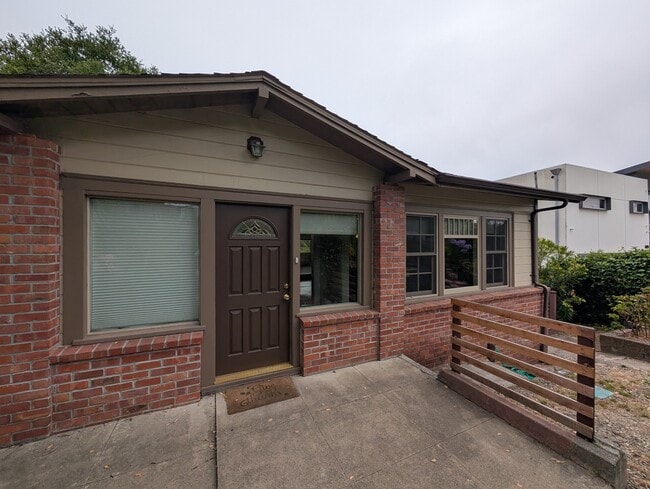 Building Photo - 6688 Estates Dr Rental