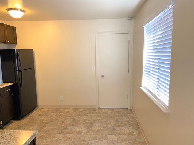 Photo - Reno Duplex - 1 Pet Friendly, Garage, Dishwasher, Washer/Dryer Hookups, Central A/C