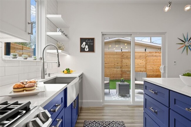 Photo - 2102 E 2nd St