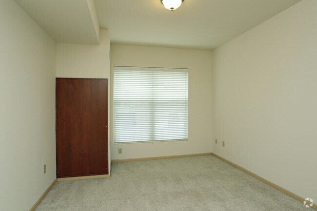 2BR, 2BA - The Lurican