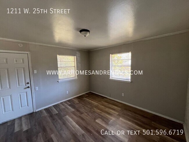 Photo - 1211 W 25th St