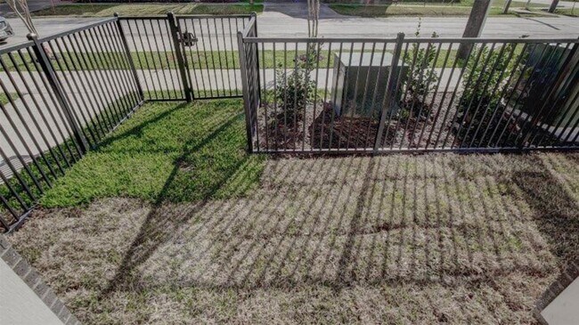 Building Photo - 401 W 25th St Unit 1101