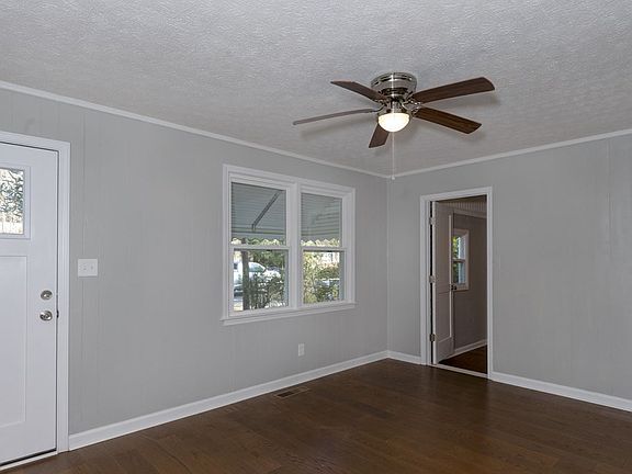 Photo - 3310 Albert St