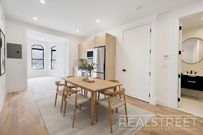 Photo - 3BR / 2BA with In-Unit Washer & Dryer Unit 2