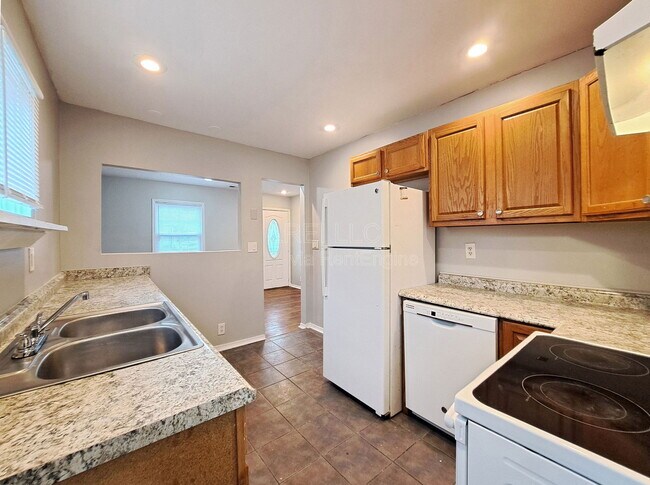 Photo - 342 Alger Ave