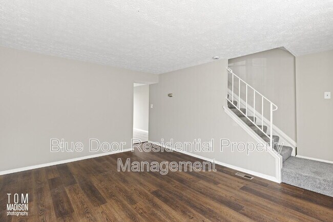 Photo - 916 Pentwood Ct Townhome