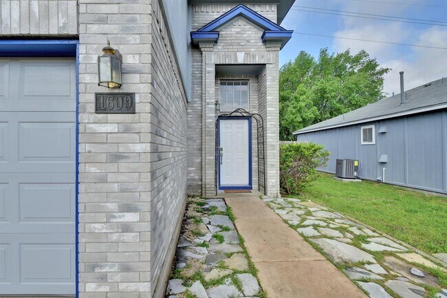 Photo - 1609 Lantern Light Dr