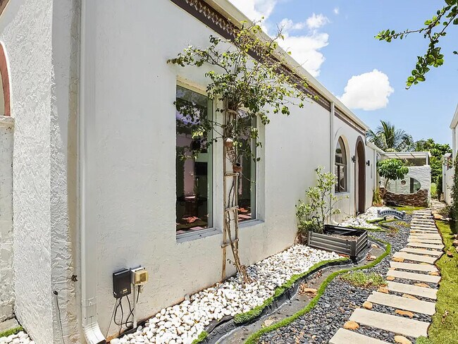 Photo - 6590 Fountains Cir