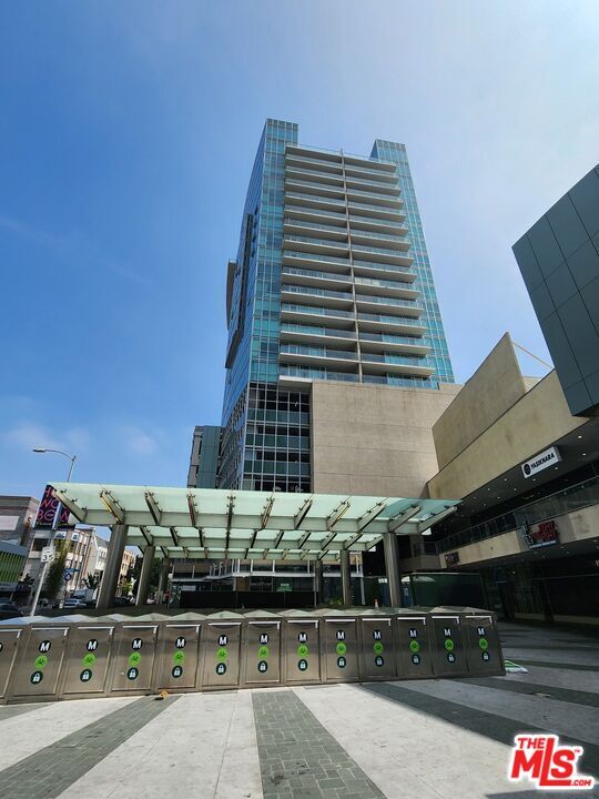 Building Photo - 3785 Wilshire Blvd Unit 1504