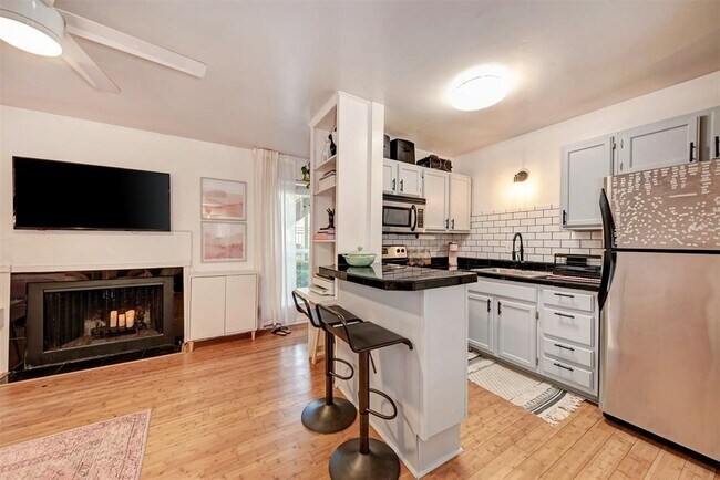Building Photo - 1000 W 26th St Unit 115 Rental