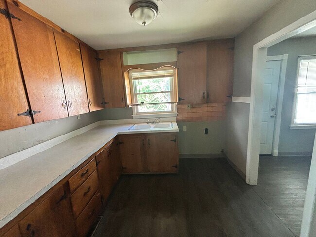 2435 SE Colorado Ave