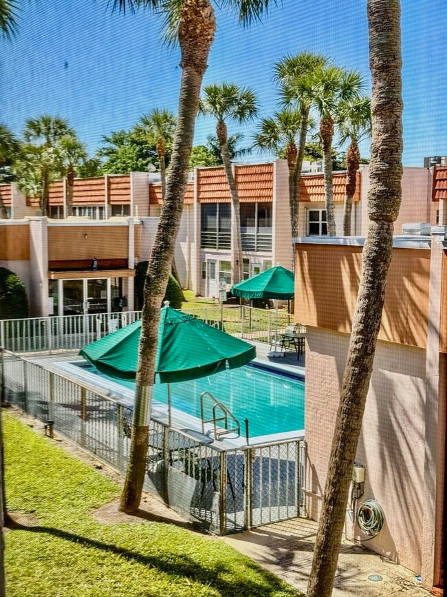 Photo - 7610 Stirling Rd Unidad 204c