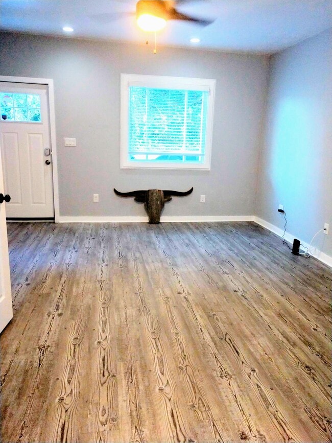 Photo - 110 Handler St