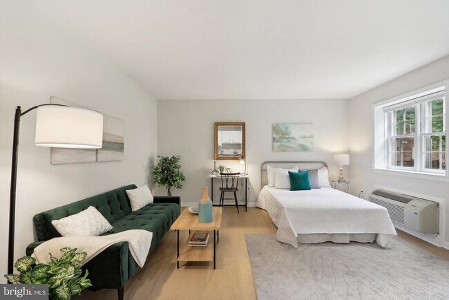 Photo - 6638 Hillandale Rd