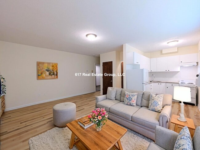 Building Photo - 2018 Commonwealth Ave