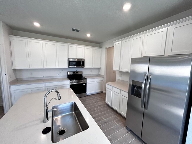 Building Photo - Brand New 4/3.5 Two Story Home with Loft. ...