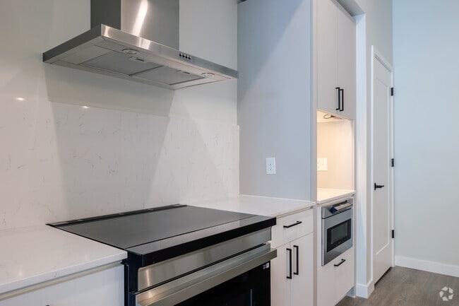 1BR, 1BA - 791SF - Kitchen - WYE Flats