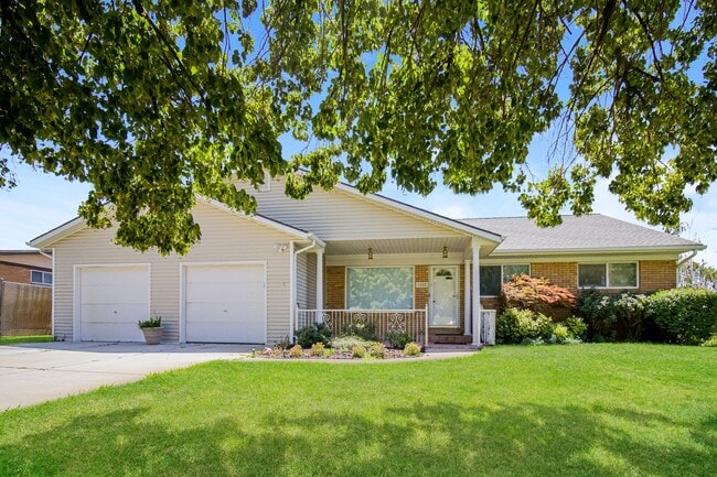Building Photo - Maxfield Unit B Rental