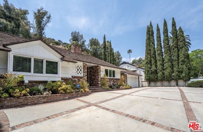 Photo - 2201 Coldwater Canyon Dr