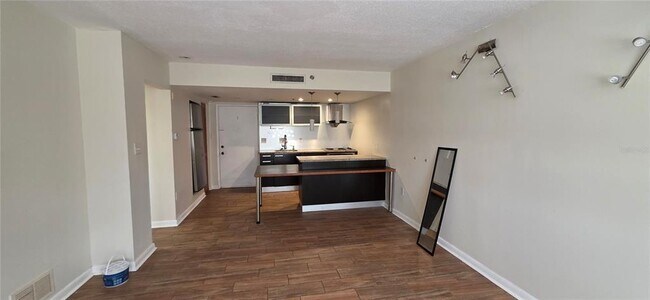 Building Photo - 701 S Madison Ave Unit 407