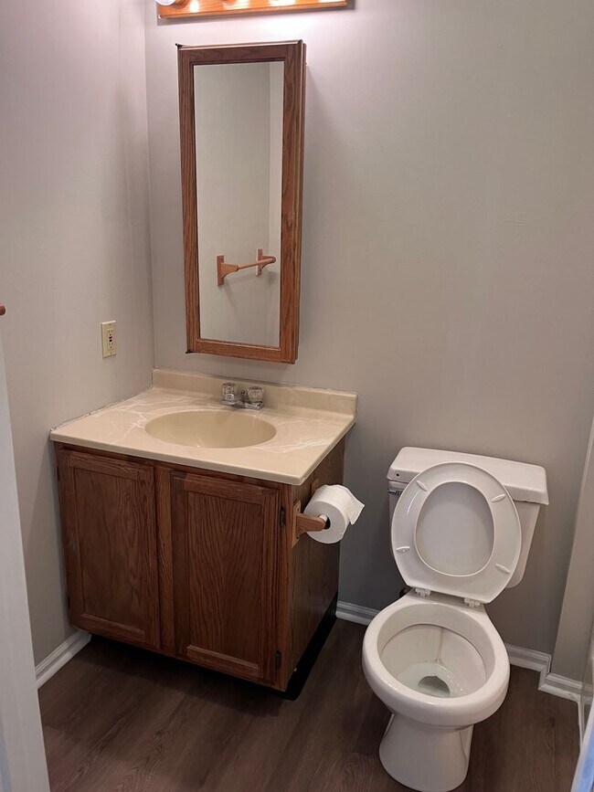 Photo - 203-MF2-E Unit B