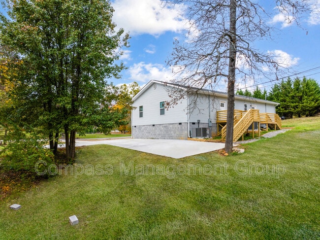 Photo - 6900 Seaver Dr NW