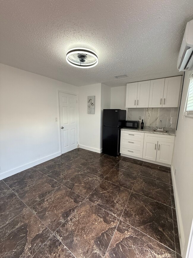 Photo - 2311 N 70th Ter Unit Efficiency in Hollywood
