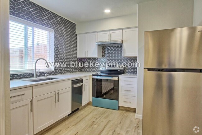 Building Photo - ADU 1 Bed, 1 Bath Unit in Well Establish... Rental