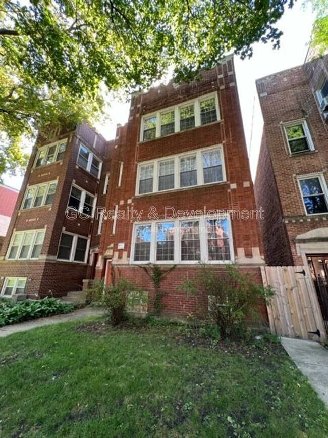 Building Photo - 1727 W Albion Ave Unit 2