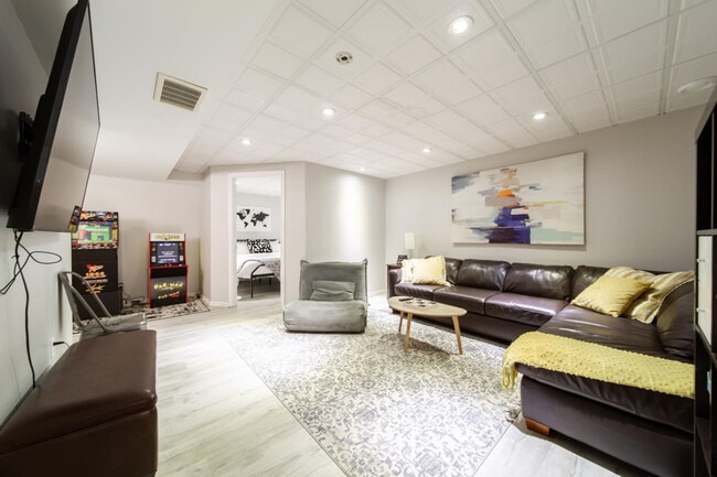 Photo - 21228-21291 91 Ave NW Unit ID1337795P